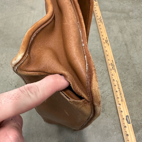 Coach Vintage Beekman Leather Flap Twist Lock Briefcase Messenger Bag has hole - Picture 3 of 10